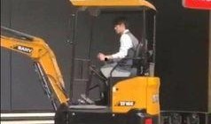 挖掘机爆料明星视频,引发网友热议